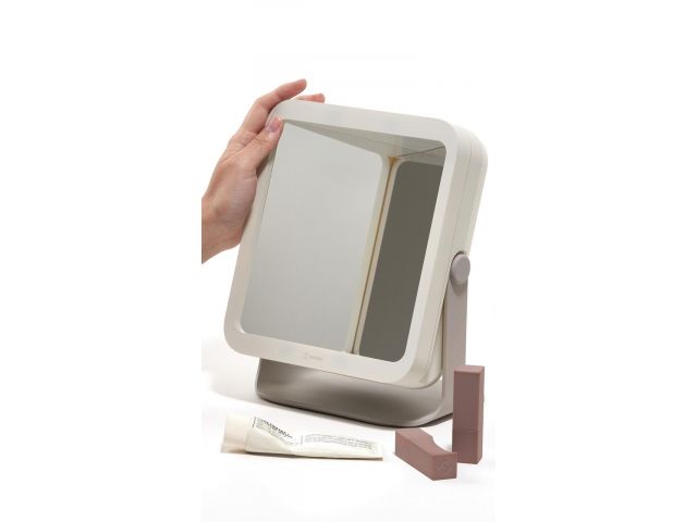 Free Non-Reversing Beauty Mirror From Realme