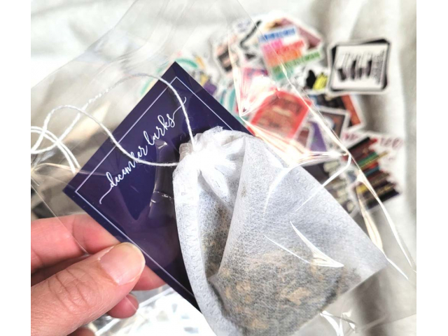 Free December Larks Peachy Pear White Tea